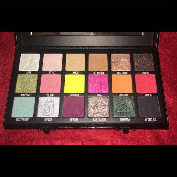 Conspiracy Palette - Picture 2 of 5